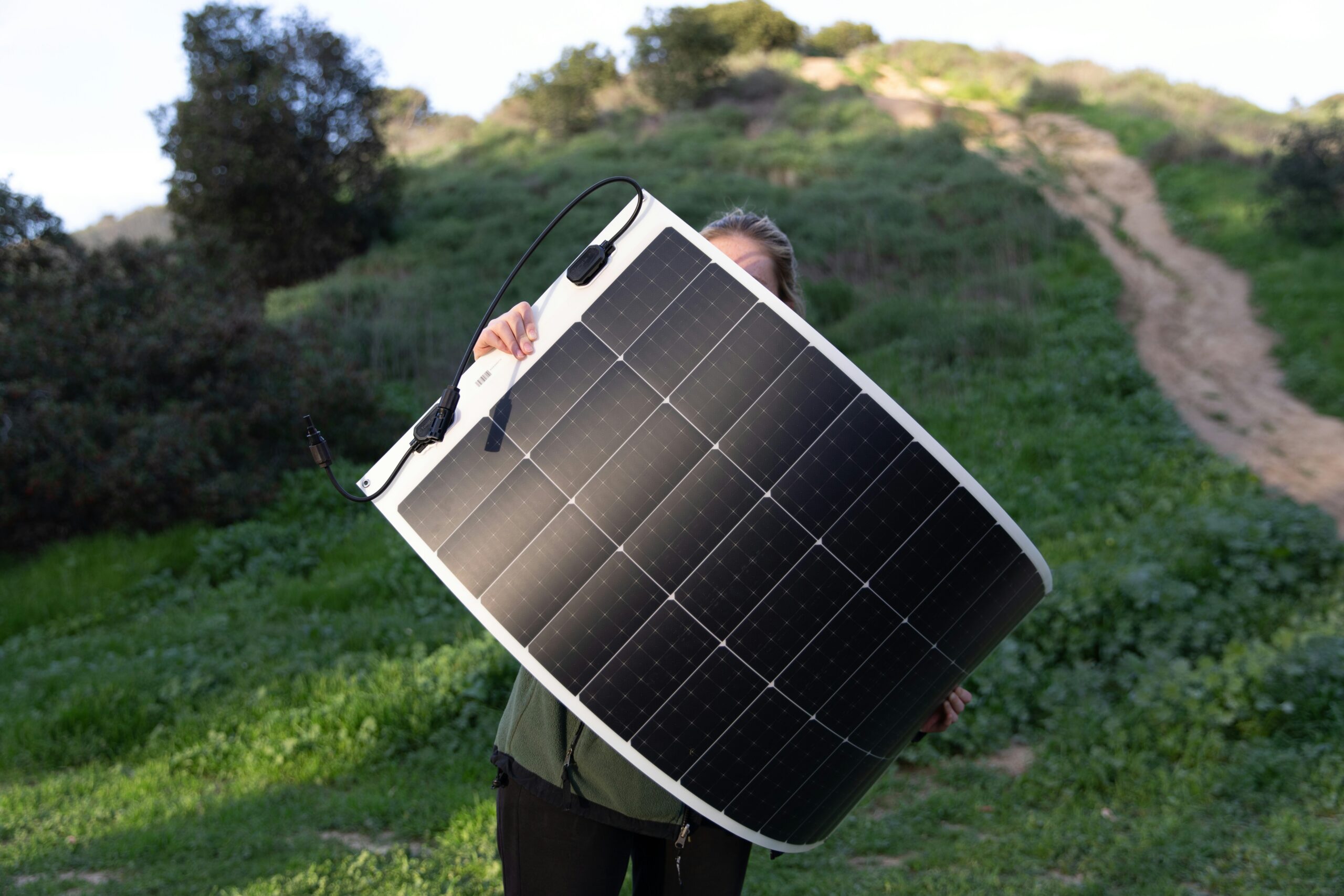 Solar Panel Lightweight: Gadget Wajib untuk Petualang Modern